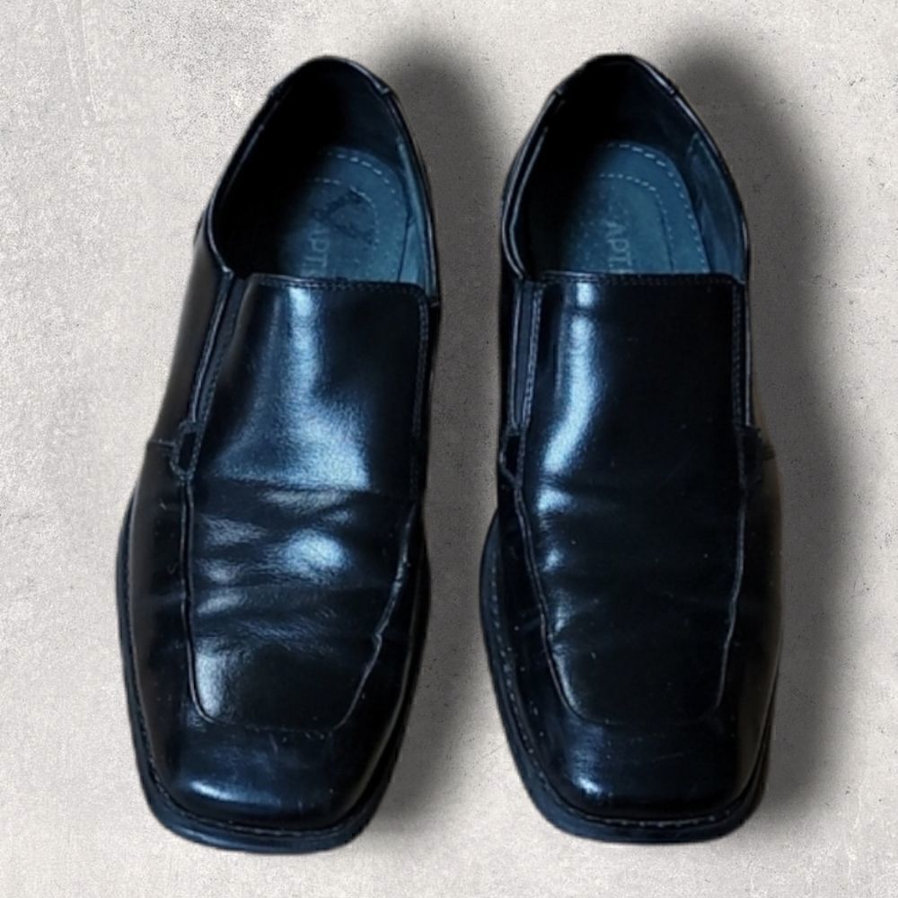 APT 9 BLACK LOAFERS, SIZE 8.5